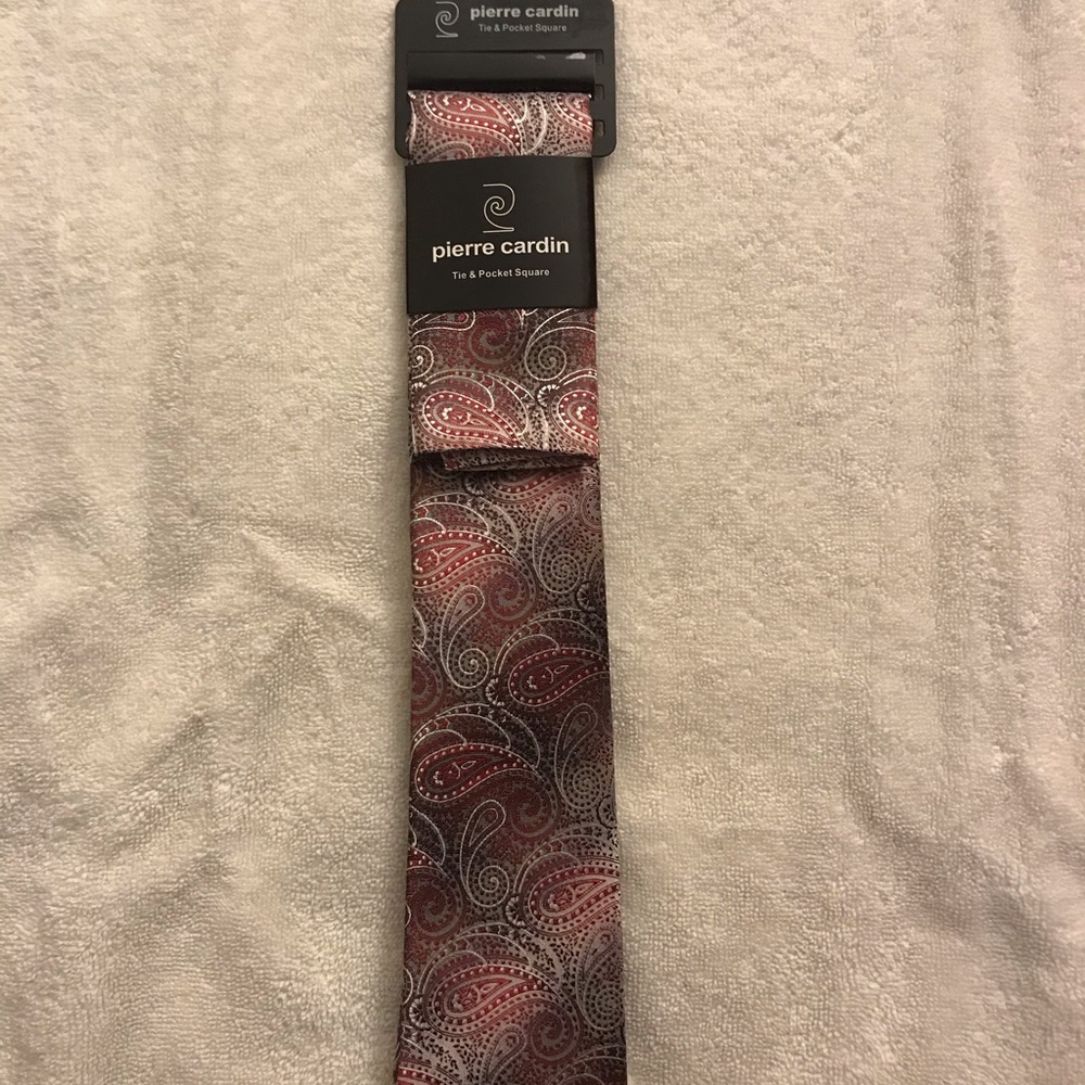 Men’ s tie & hanky set. Paisley design.